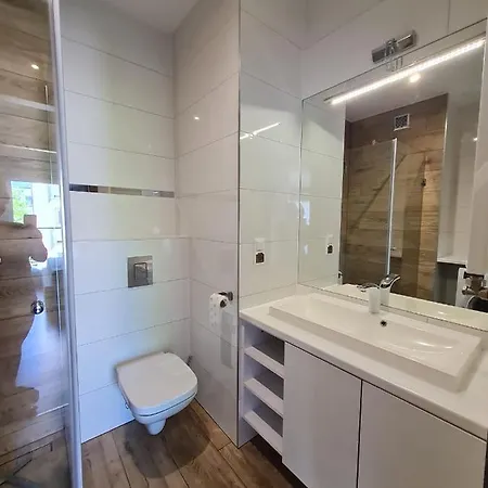 Apartament Pod Lipami Apartment *